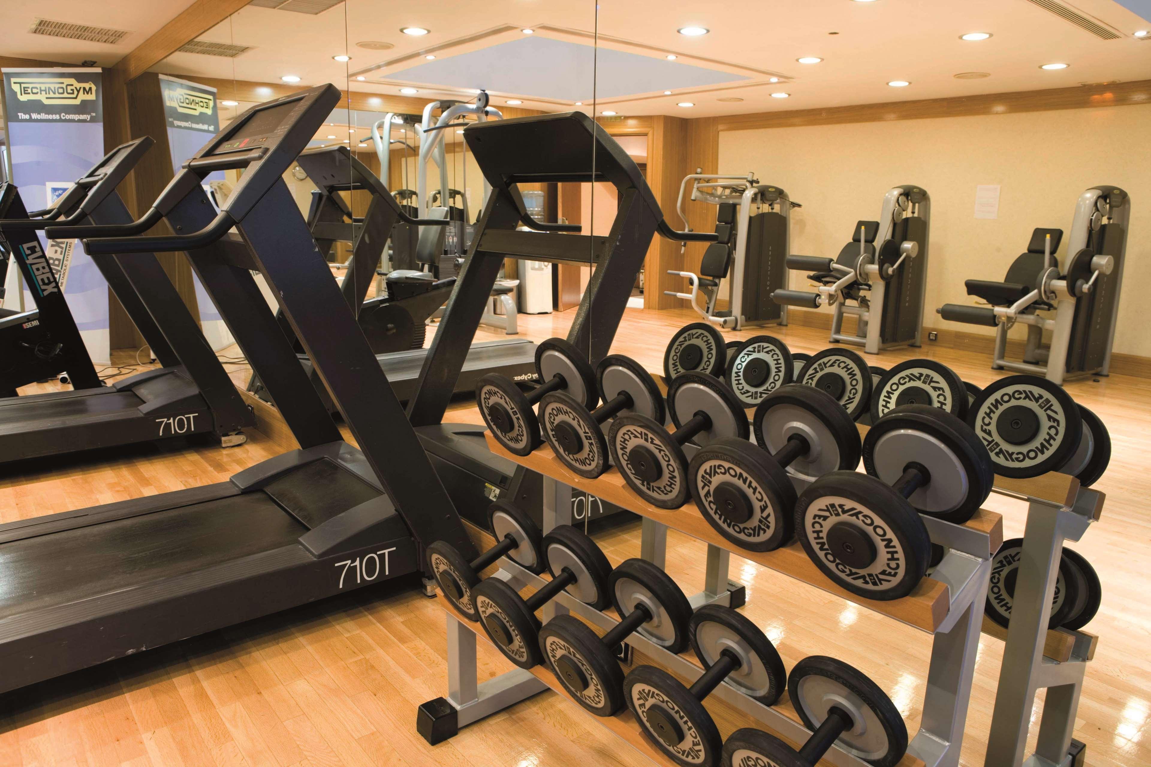 Radisson Blu Park Hotel Атина Екстериор снимка A gym