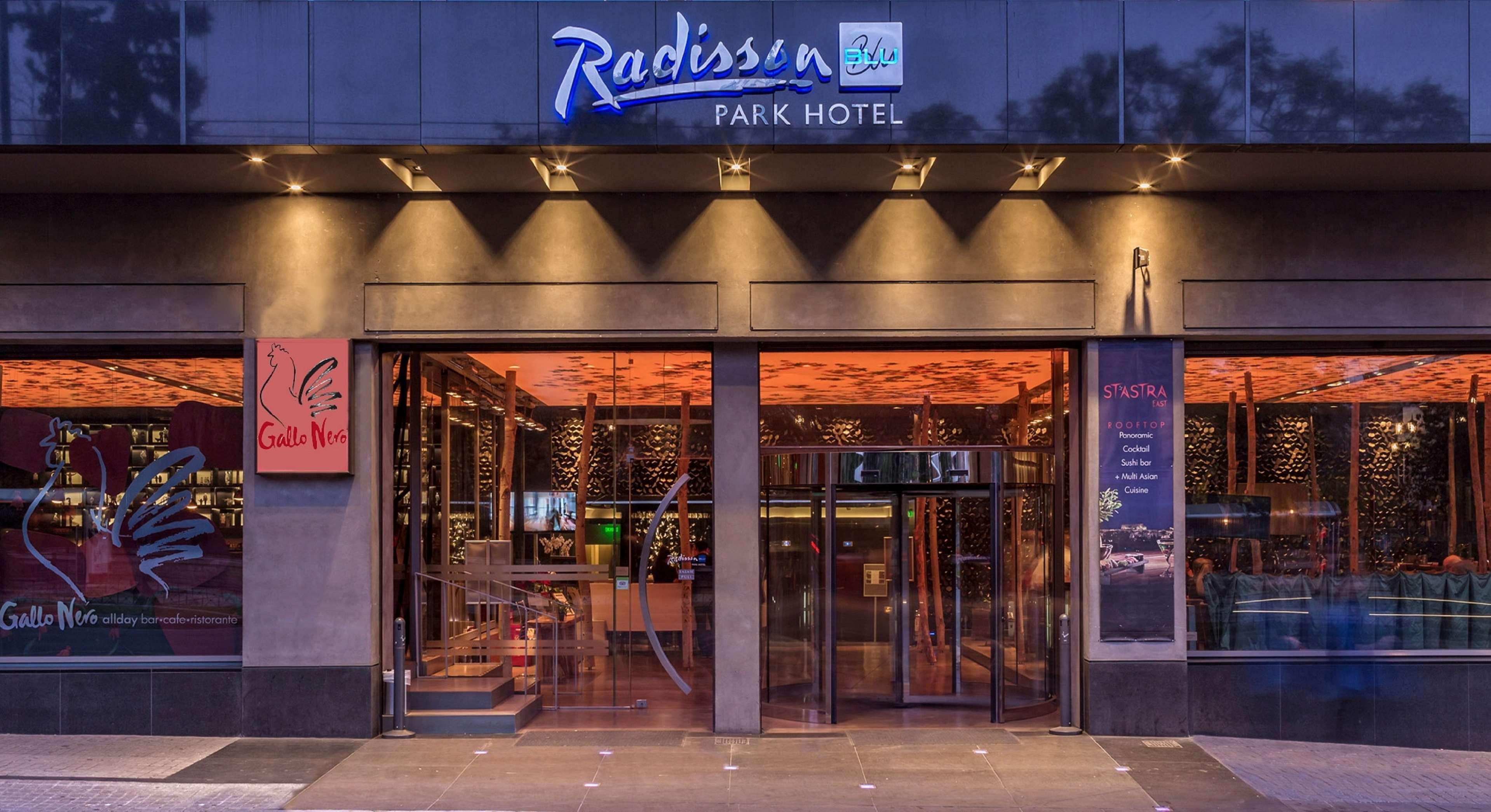 Radisson Blu Park Hotel Атина Екстериор снимка Radisson Blu Hotel, Hyderabad
