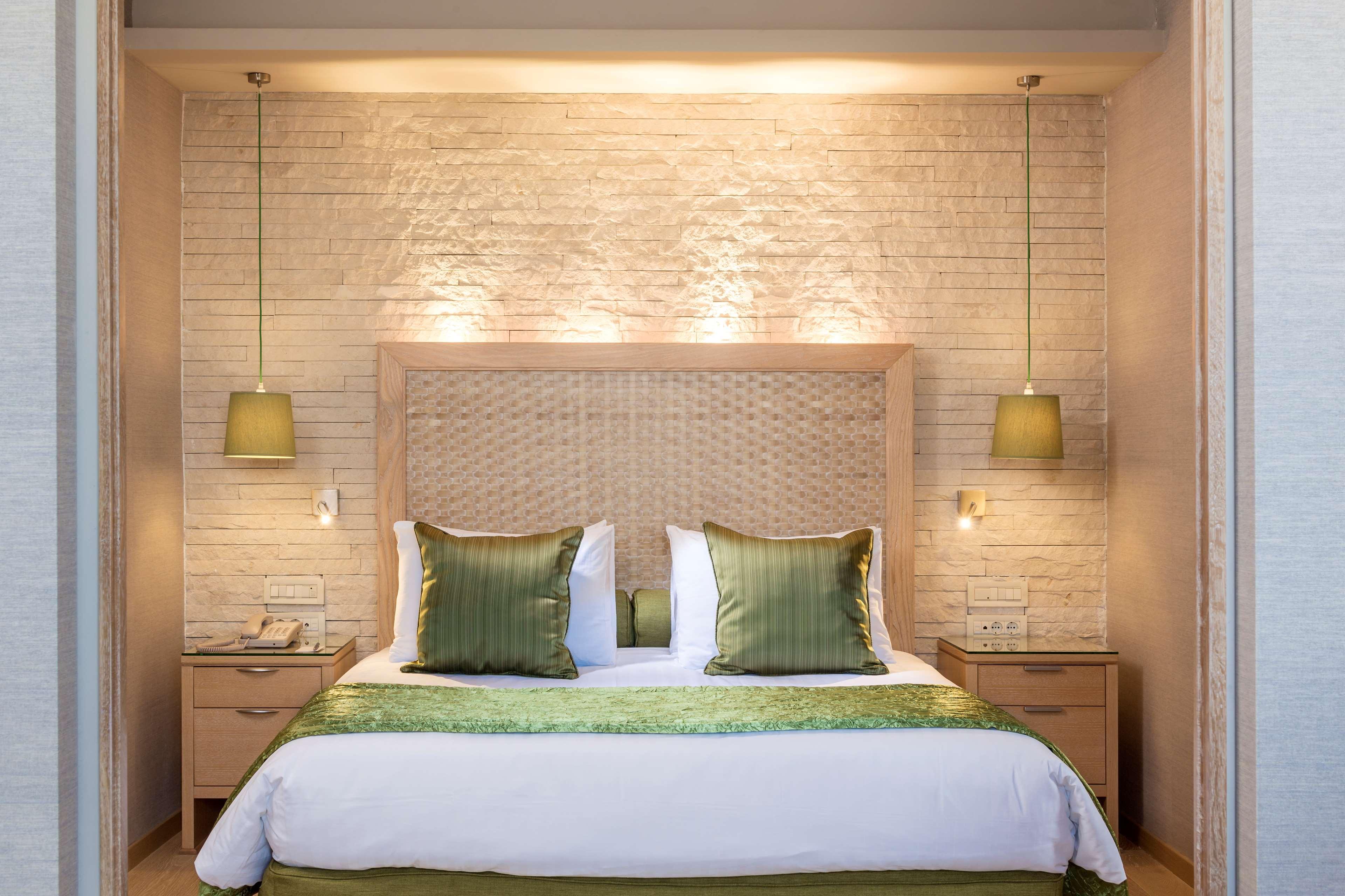 Radisson Blu Park Hotel Атина Екстериор снимка A bedroom at the Taj Bengal