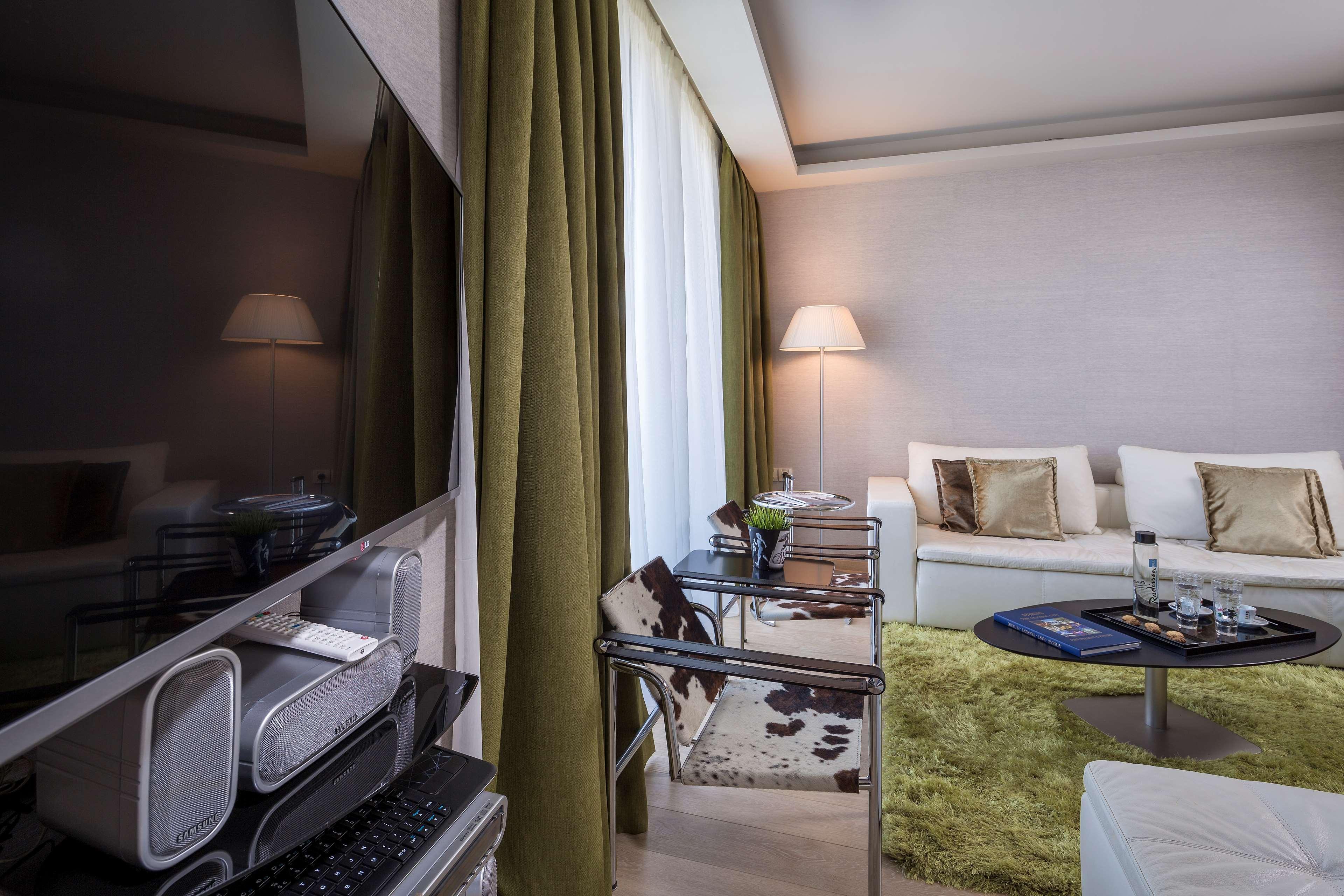 Radisson Blu Park Hotel Атина Екстериор снимка A suite at the Mandarin Oriental, Munich