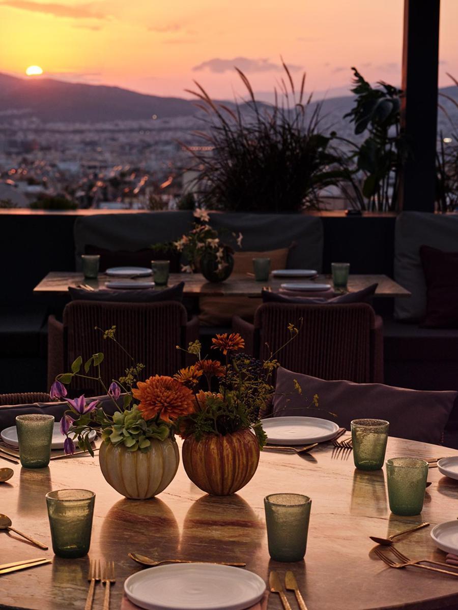 Radisson Blu Park Hotel Атина Екстериор снимка The rooftop terrace at the hotel